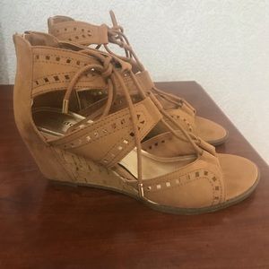 Madden Girl NWOT Tan Faux Suede Sandals
